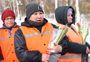 Ақмола әкімі коммуналдық қызметтегі қыз-келіншектерді құттықтады