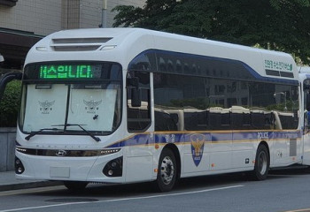 Оңтүстік Кореяда жүк көлігі бір топ адамды қағып кетті