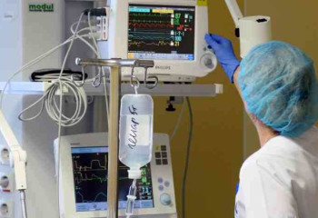 Жамбылда алғаш рет әлемде сирек кездесетін ауруға шалдыққан сәбиге ота жасалды