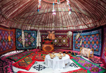 Казахской юртой восхитились иностранцы на выставке в Германии