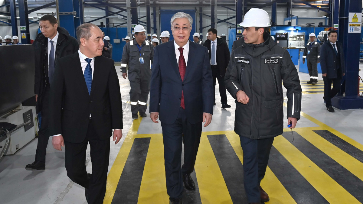 Президент посетил производственный цех итальянско-казахстанского предприятия в ЗКО