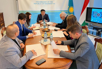 Венгерские политологи отметили активизацию политических партий Казахстана