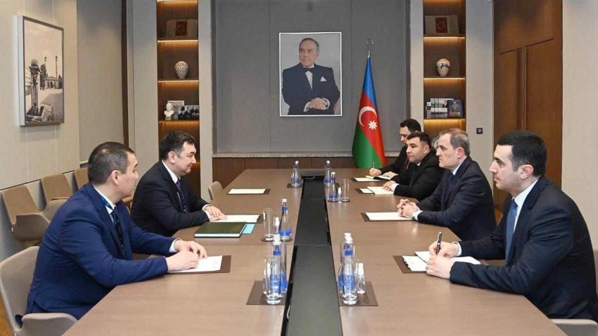Дархан Кыдырали встретился с министром иностранных дел Азербайджана