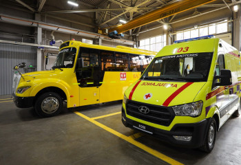 Әлихан Смайылов Алматыдағы мектеп автобустарын шығаратын өндіріс орнын аралады