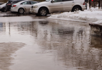 Алматыда демалыс күндері қатты жауын жауады