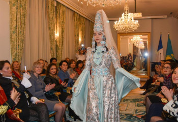 Деловые женщины Казахстана презентовали казахскую культуру в Париже