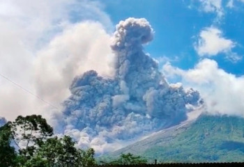 Вулкан-убийца вновь проснулся в Индонезии