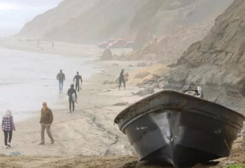 California : Eight dead after boats, possibly used for people smuggling, capsize