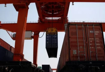 Үкімет басшысы Қытайдан жүк тасымалдаудағы кедергілерді жедел жоюды тапсырды