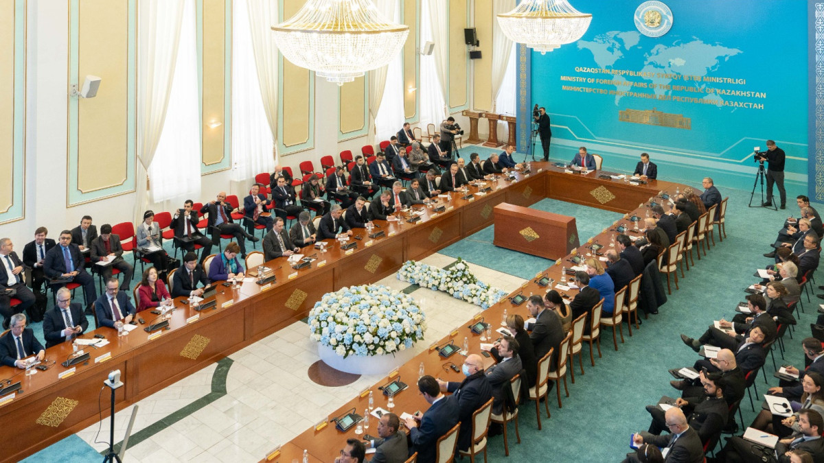 Иностранные дипломаты ознакомились с ходом подготовки к предстоящим выборам в Казахстане