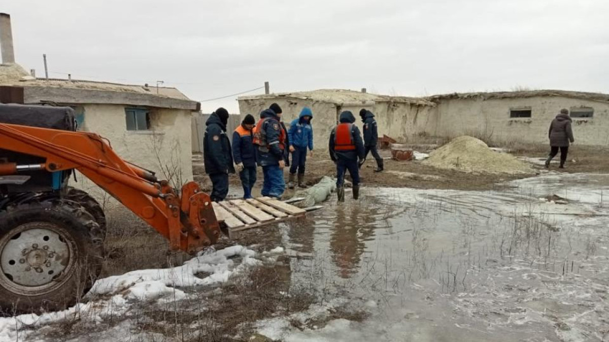 Более 50 жилых домов подтоплено в поселке Актюбинской области