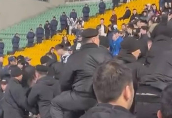 Алматыдағы матчта футбол жанкүйерлері төбелес шығарды