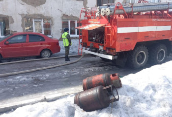 Мужчину спасли из огня пожарные в Усть-Каменогорске