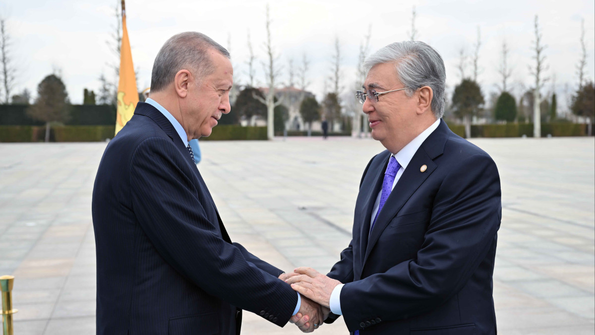 Казахстан незамедлительно протянул руку помощи нашим турецким братьям - Президент