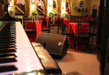 Мейрамханаларда қазақша ән орындалуын сұрау заңды