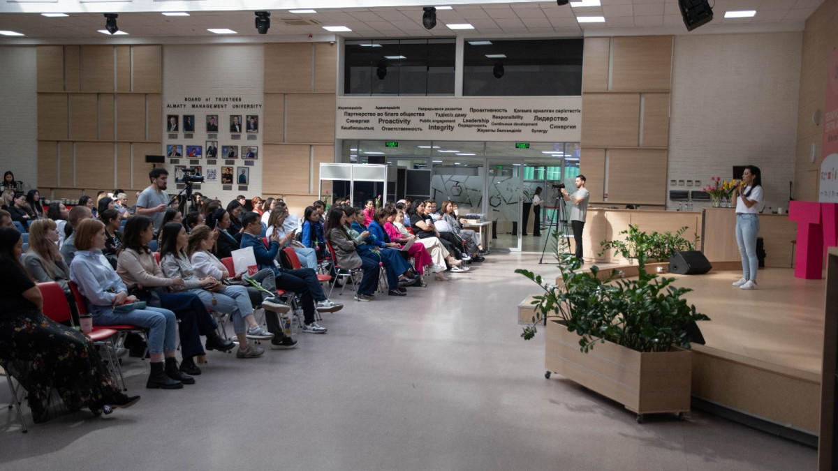  Almaty Management University 