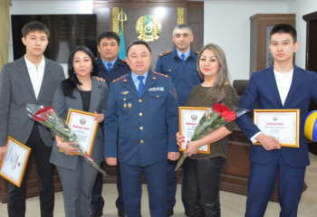 Школьников обезвредивших подростка с топором поблагодарили полицейские СКО