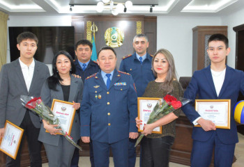 Мектепке балтамен келген баланы ұстаған оқушылар марапатталды