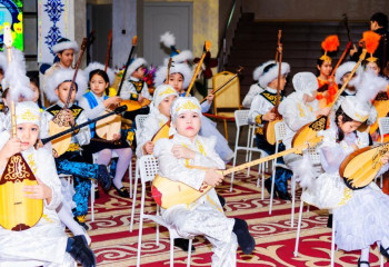 Астананың мектептері мен колледждерінде қазақ күйлері орындалды