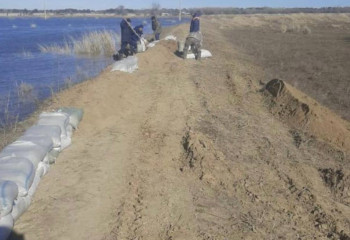 Из-за угрозы подтопления эвакуировали жителей поселка Каратал в Актюбинской области