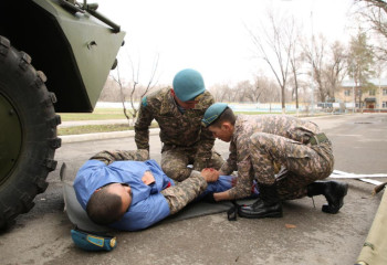 Казахстанские десантники прошли курсы подготовки парамедиков