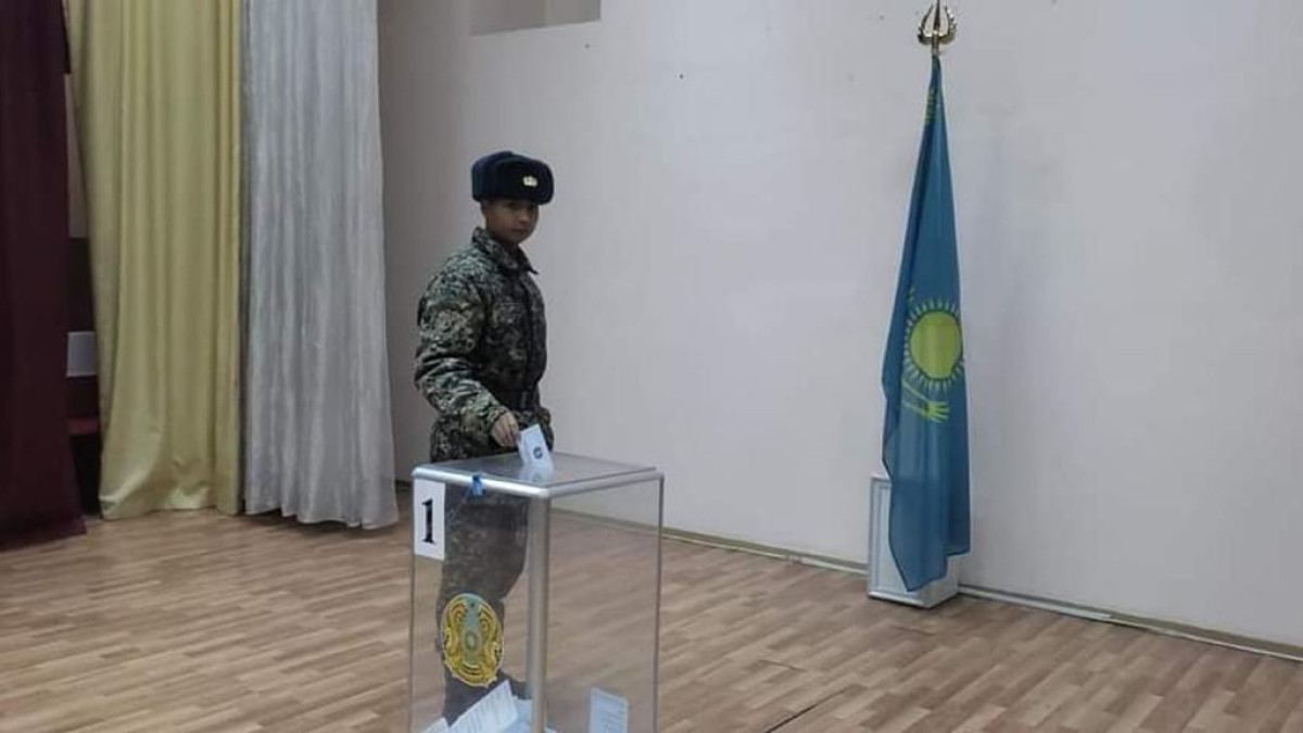 В воинских частях Шымкента работают избирательные участки