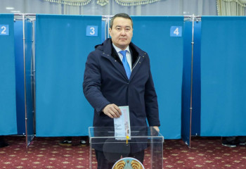 Алихан Смаилов проголосовал на выборах
