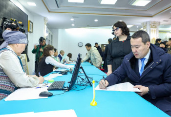 Сайлау-2023:  Премьер-министр Әлихан Смайылов дауыс берді