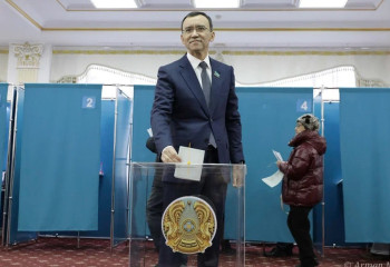 Маулен Ашимбаев отдал свой голос