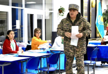 Министр обороны проголосовал в Астане