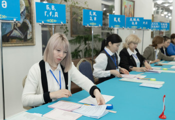 10,223 polling stations open countrywide and abroad.