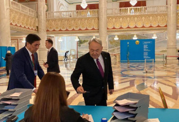 Нурсултан Назарбаев проголосовал на выборах в Астане