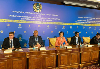 Халықаралық байқаушылар демократиялық тұрғыдан әділ сайлау өтіп жатқанын айтты