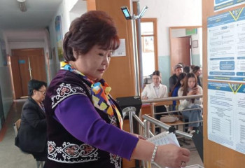 Представители этнокультурных объединений голосуют на выборах в Шымкенте