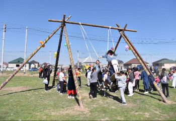 Проголосовали и начали праздновать Наурыз жители микрорайона Шымкента