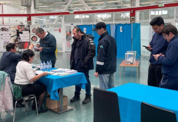 На Тенгизском месторождении развернули 15 выездных пунктов для голосования