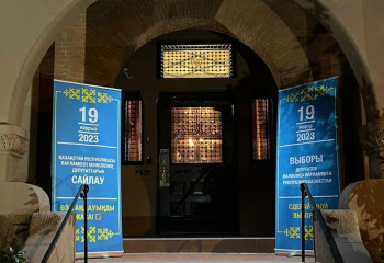 Вашингтон, Нью-Йорк және Оттавада сайлау учаскілері ашылды