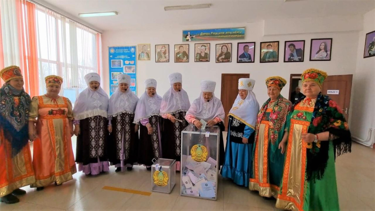 Ensemble of grandmothers perform in elections in Zhetysu region