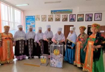 Ensemble of grandmothers perform in elections in Zhetysu region