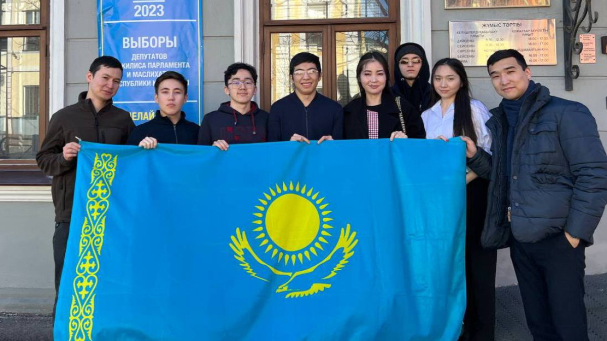 Студенты из Казахстана пришли на выборы в городах России
