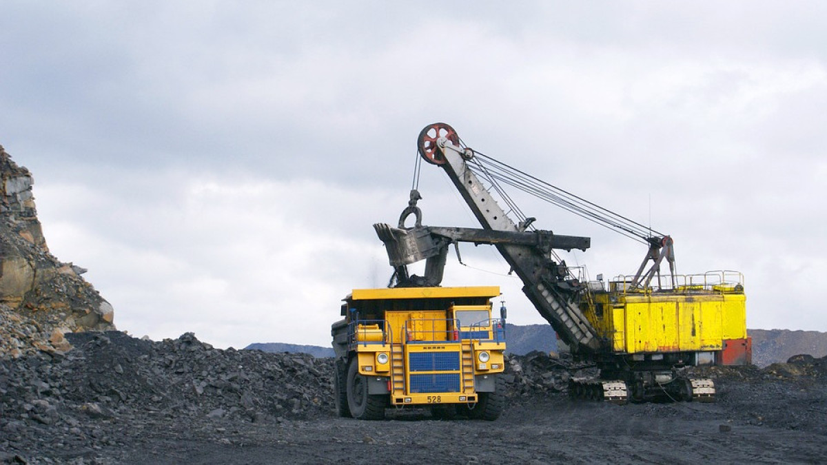 Экспорт казахстанского угля увеличился в деньгах почти вдвое