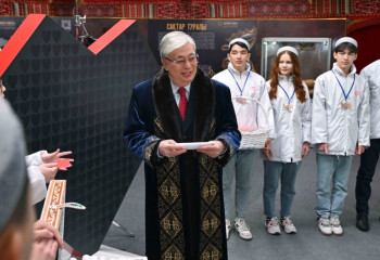 Президент принял участие в благотворительной акции «Жүрек жылуы»