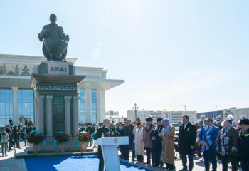 В Талдыкоргане открыли памятник Абаю Кунанбаеву