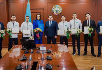 Поздравительные письма Президента вручены казахстанским гимнастам