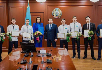 Асхат Оралов гимнасттарға Президенттің құттықтау хатын табыстады