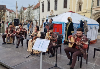 В честь Наурыз мейрамы в Братиславе установили юрту