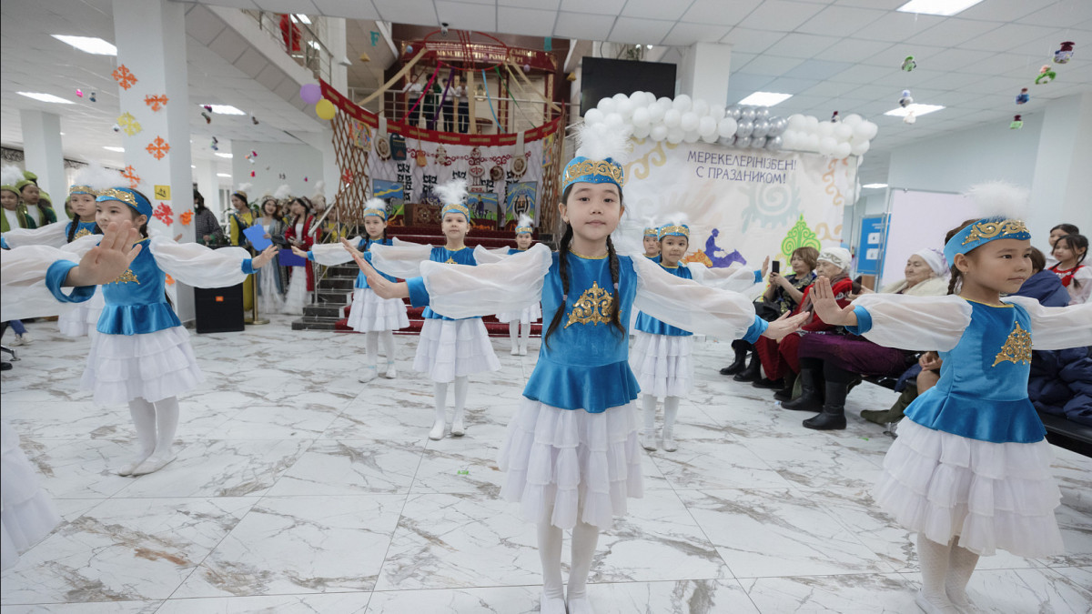 В Казахстане построят 100  детских центров творчества