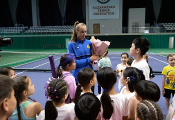 Елена Рыбакина Қазақстанның жас теннисшілеріне қаржылай қолдау көрсетті