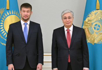 Мемлекет басшысы аралас жекпе жек шебері Шавкат Рахмоновты қабылдады