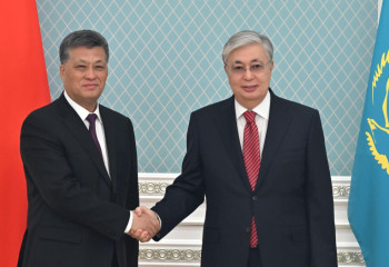 Президент встретился с секретарем парткома КПК Синьцзян-Уйгурского автономного района КНР